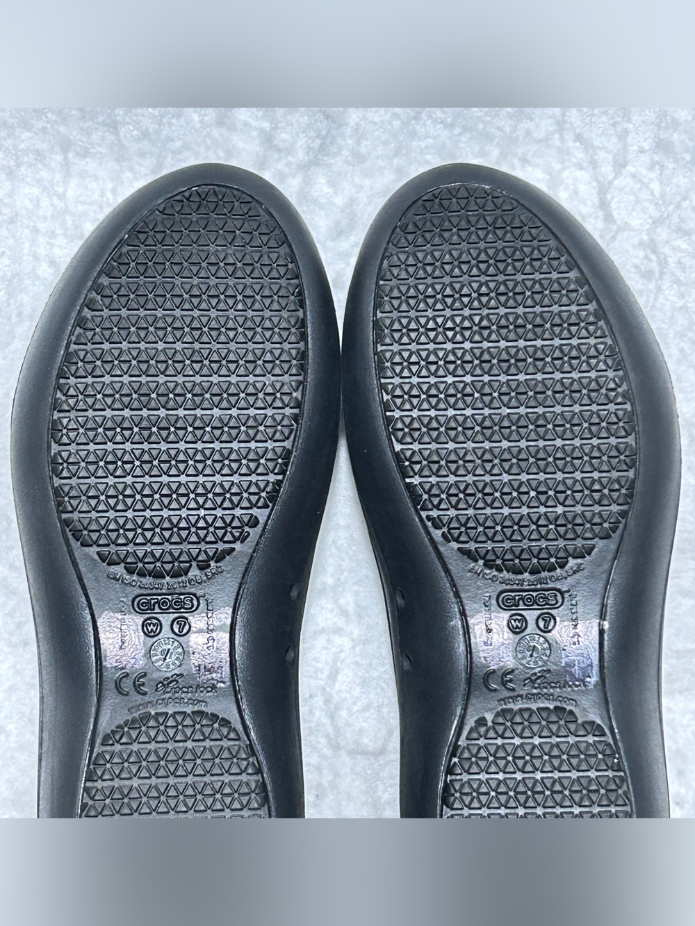Crocs Womens Black Lightweight Slip Resistant SlipOn Work Ballet Flat Shoes SZ 7 - Picture 9 of 11